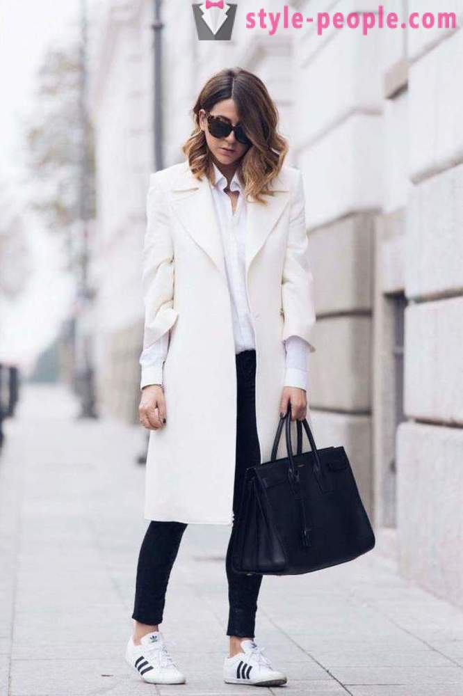 Van wat een witte jas te dragen: kenmerken, soorten en de beste combinatie van