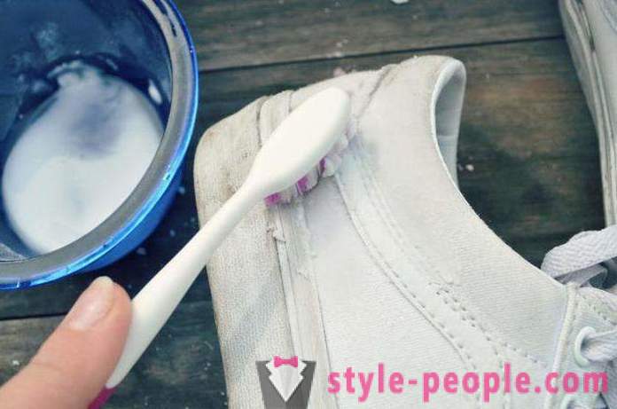 Hoe kunt u uw witte sneakers witter te maken thuis? nuttige tips