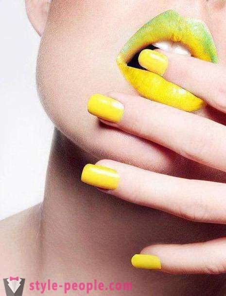 Geel Manicure: Ontwerp van de Foto