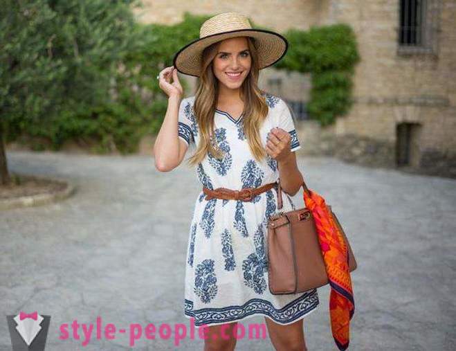 Provençaalse stijl in kleding. Features Provençaalse stijl. Mooie jurk in de stijl van de Provence