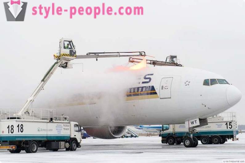 Hoe te vliegtuigen van ijsvorming te behandelen