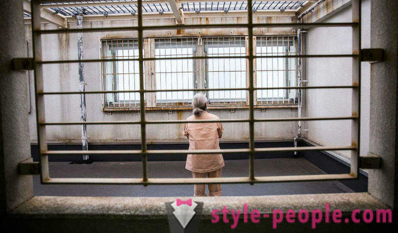 Oudere Japanners hebben de neiging om een ​​lokale gevangenis