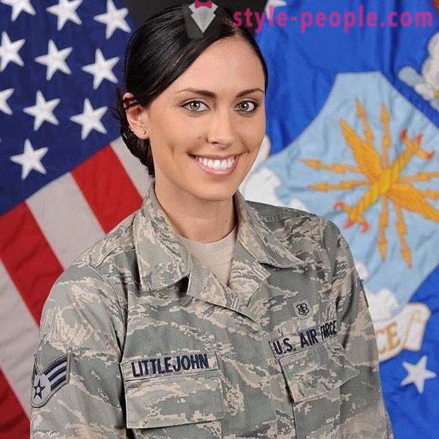 Kerissa Littlejohn - leden van de US Air Force, dat is een professioneel model, en heeft een master's degree