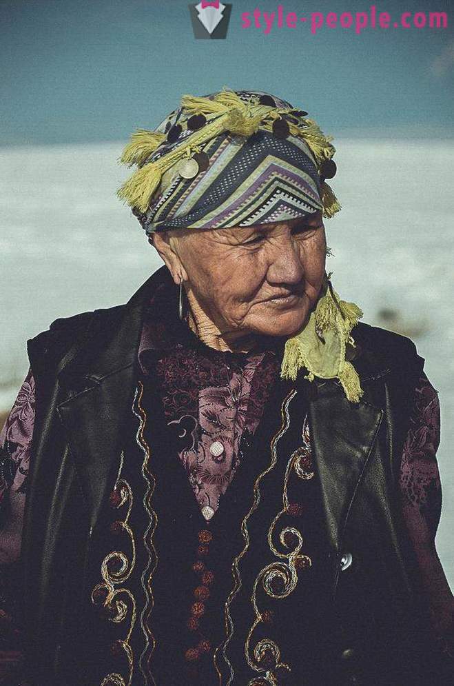 West fotograaf bracht twee maanden een bezoek aan Kazachse sjamaan