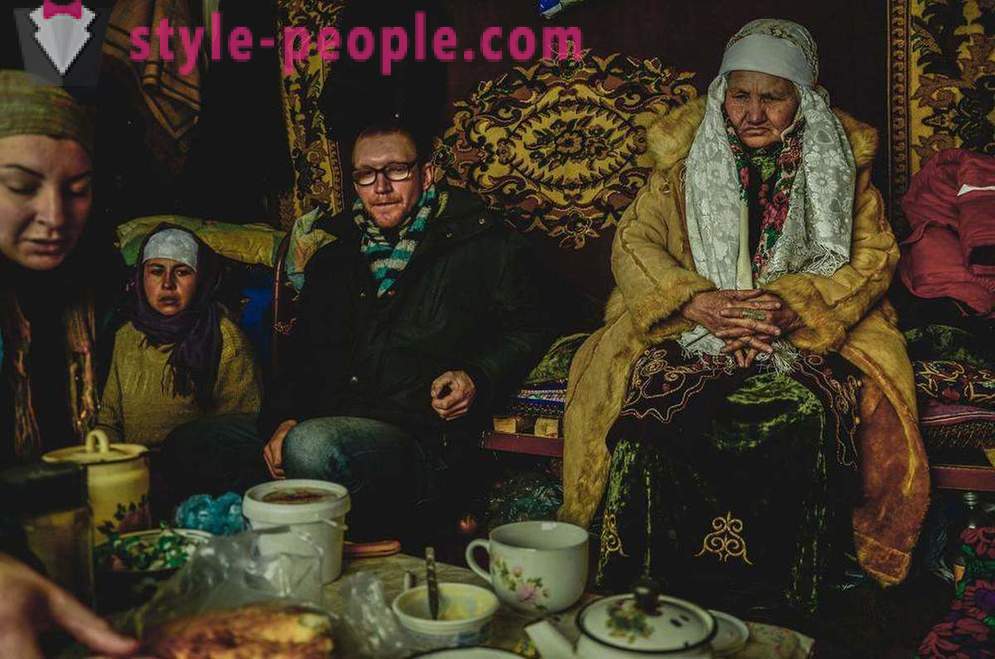 West fotograaf bracht twee maanden een bezoek aan Kazachse sjamaan