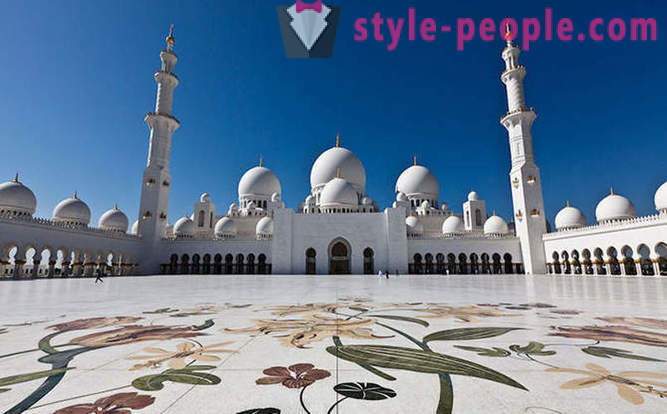 Sheikh Zayed Mosque - Thuis catalogus onnoemelijke rijkdom van het emiraat Abu Dhabi