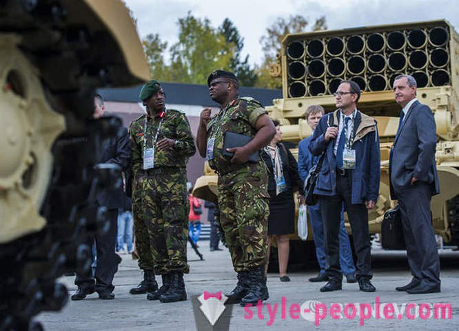 Russische militaire uitrusting tentoonstelling in Nizjni Tagil