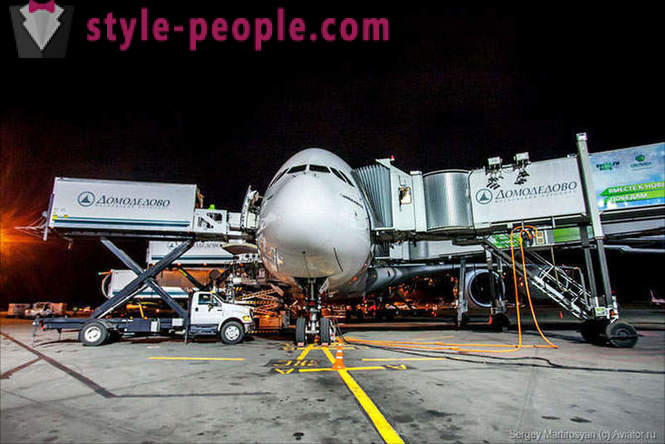 Hoe de grootste passagiersvliegtuig in Domodedovo te dienen