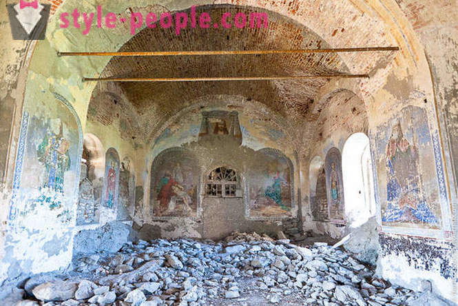 Verlaten kerken en fresco's in de regio Lipetsk