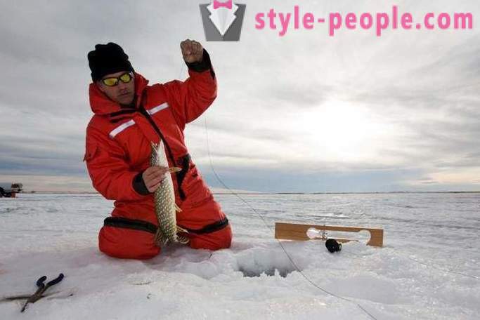 Visserij van de winter op het ijs eerste: Tips ervaren