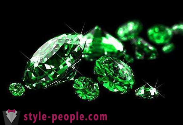 Green edelstenen: smaragd, Demantoid, toermalijn