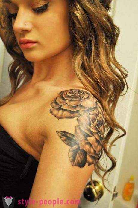 Mooie tattoo voor meisjes op de schouder