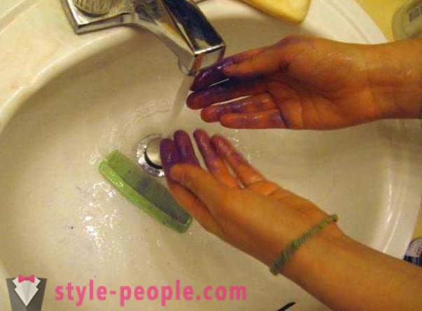 Leer hoe je haarverf wassen van de huid