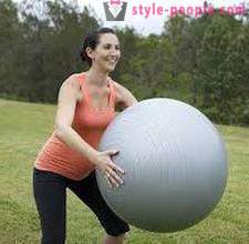 Oefening op fitball Slimming. De beste oefeningen (fitball) voor beginners