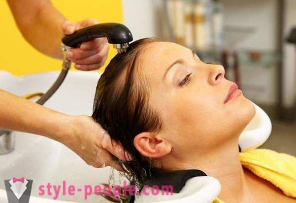 Hoe om verf te verwijderen uit het haar zonder schade